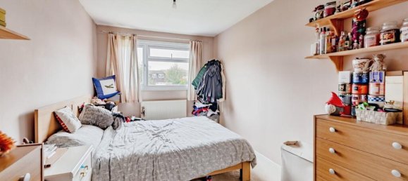 3 bedrooms House in Crawley, United Kingdom No. 6270 8