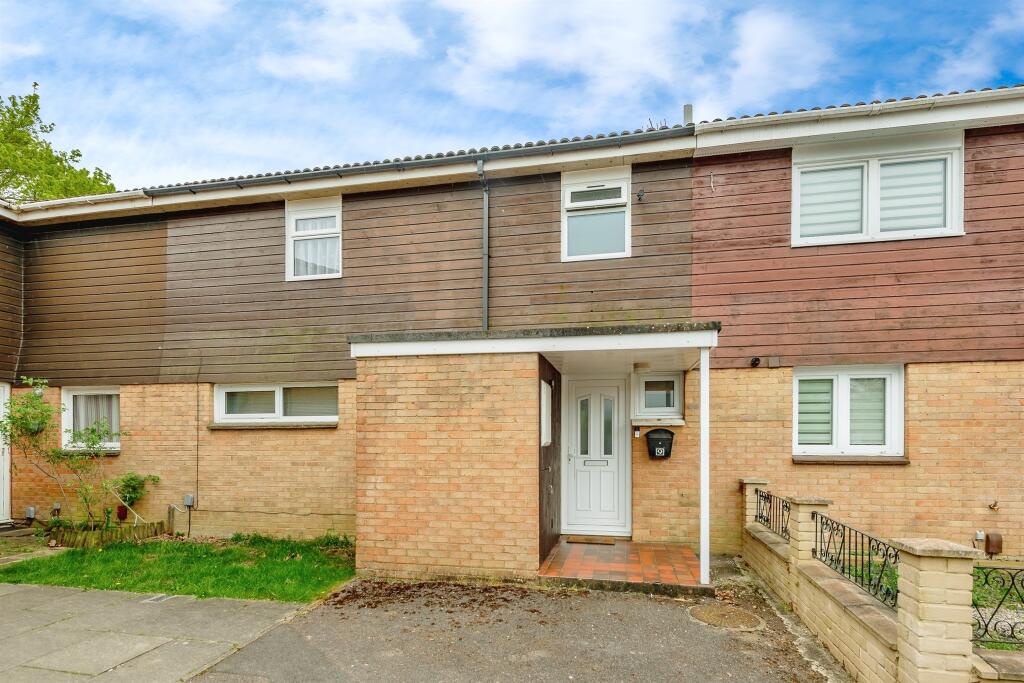 3 bedrooms House in Crawley, United Kingdom No. 6270