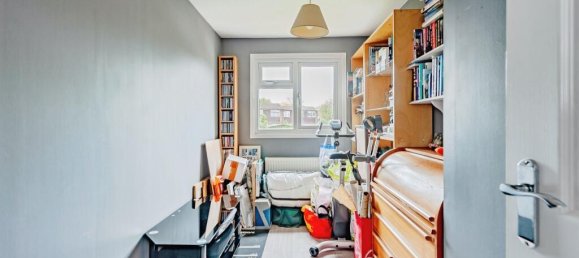 3 bedrooms House in Crawley, United Kingdom No. 6270 10