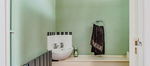 3 bedrooms House in Crawley, United Kingdom No. 6270 11