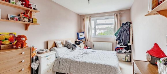 3 bedrooms House in Crawley, United Kingdom No. 6270 9