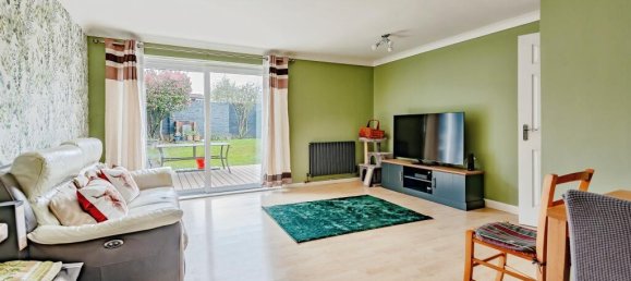 3 bedrooms House in Crawley, United Kingdom No. 6270 6