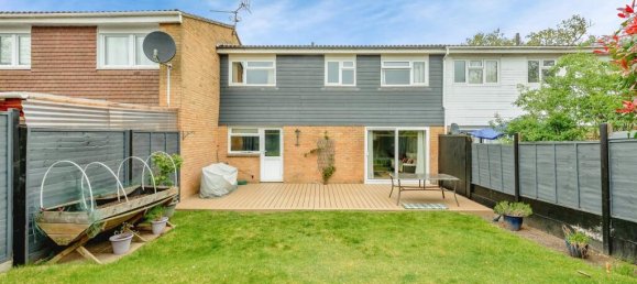 3 bedrooms House in Crawley, United Kingdom No. 6270 12