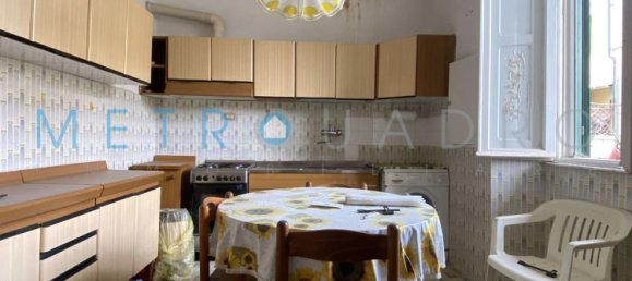 4 rooms Apartment in Livorno, Italy No. 140133 4