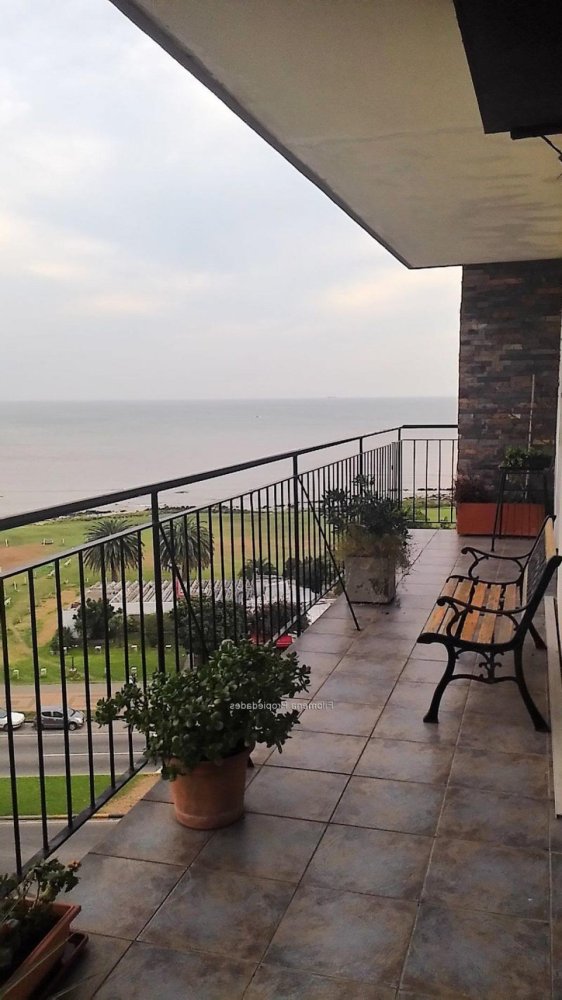 3 bedrooms Apartment in Montevideo, Uruguay No. 12680