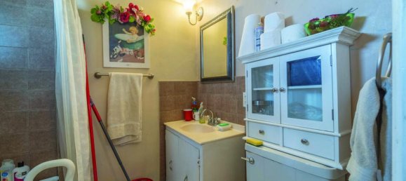 4 bedrooms House in Niagara Falls, Canada No. 379 10