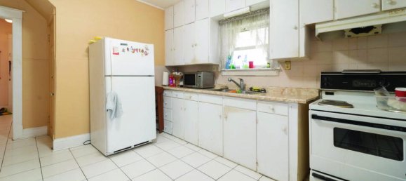 4 bedrooms House in Niagara Falls, Canada No. 379 12