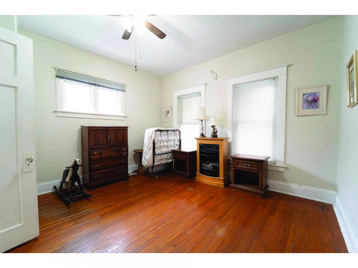 4 bedrooms House in Niagara Falls, Canada No. 379