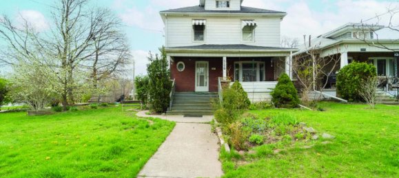 4 bedrooms House in Niagara Falls, Canada No. 379 3