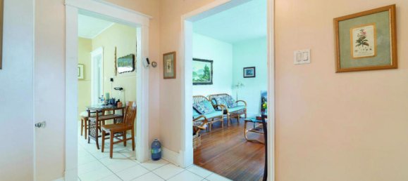 4 bedrooms House in Niagara Falls, Canada No. 379 5