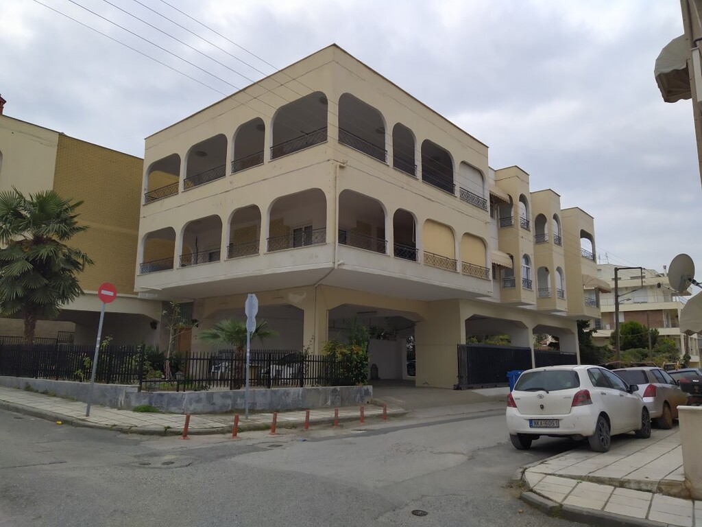 1000m² Maisonette in Pylaia, Greece No. 3783
