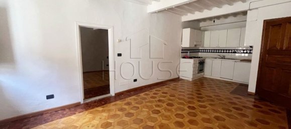 2-salle Appartement à Arezzo, Italy No. 272329 8