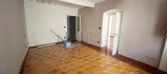 2-salle Appartement à Arezzo, Italy No. 272329 10