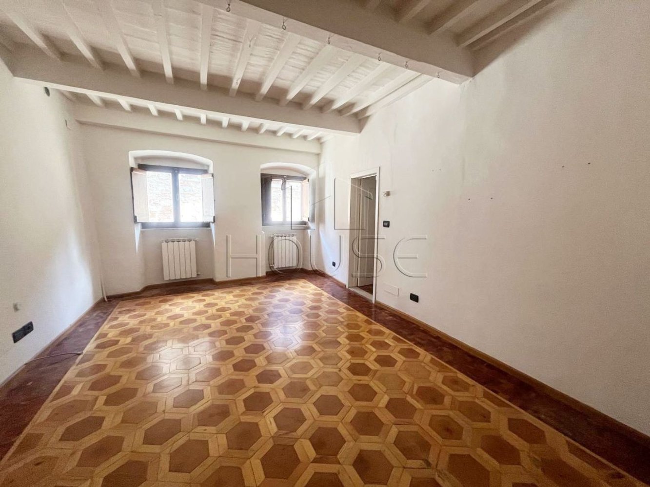 2-salle Appartement à Arezzo, Italy No. 272329