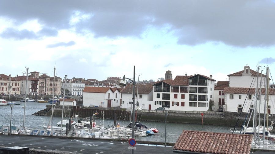 3 bedrooms Apartment in Ciboure, France No. 302118