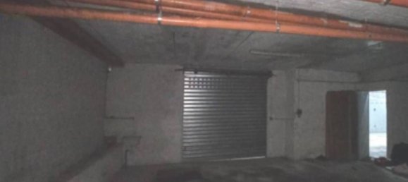 Garagem em Potenza, Italy 352 m² N.º 371247 2