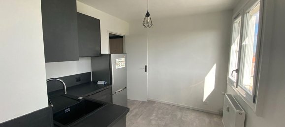 1 bedroom Apartment in Chateauroux, France No. 232384 2