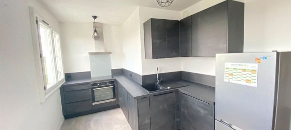 1 bedroom Apartment in Chateauroux, France No. 232384 3