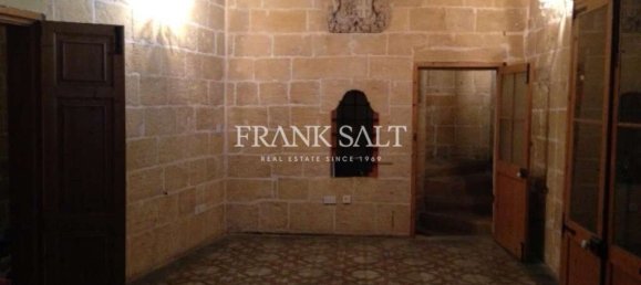 300m² Office in Zebbug, Malta No. 11865 8