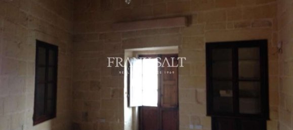 300m² Office in Zebbug, Malta No. 11865 2