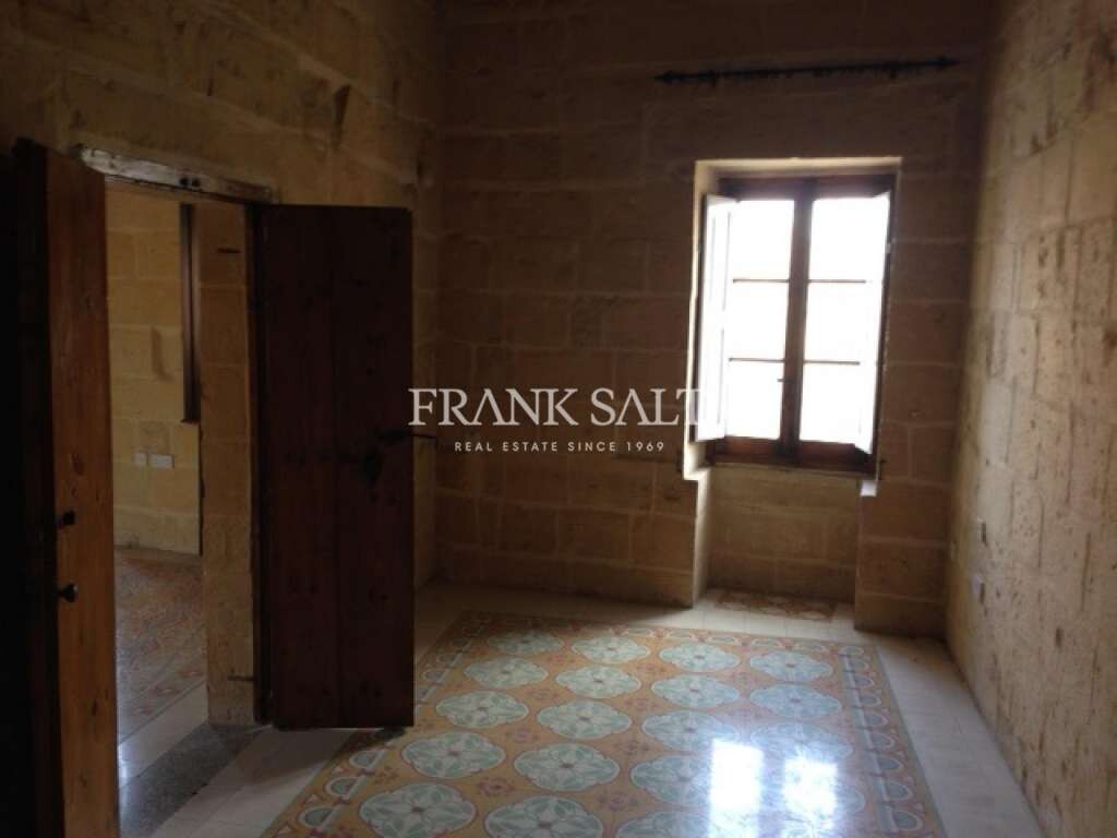 300m² Office in Zebbug, Malta No. 11865