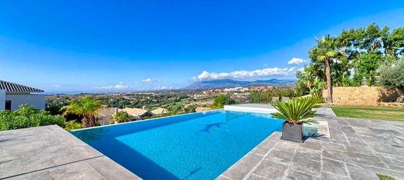 5 bedrooms Villa in Malaga, Spain No. 21112 5