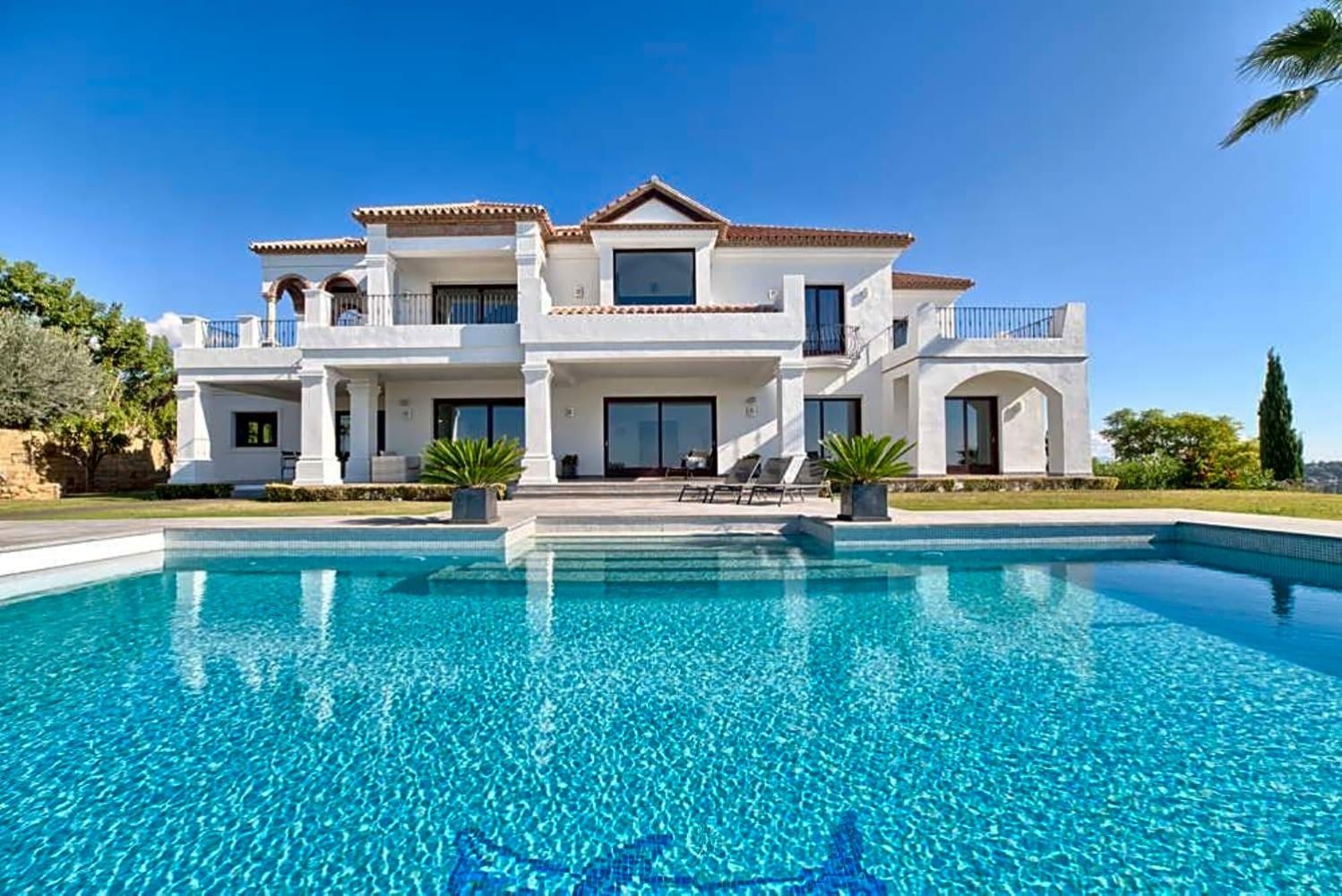 5 bedrooms Villa in Malaga, Spain No. 21112