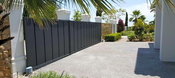 5 bedrooms Villa in Malaga, Spain No. 21112 22