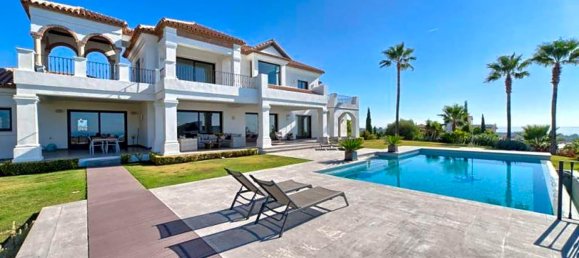 5 bedrooms Villa in Malaga, Spain No. 21112 3