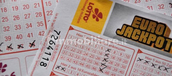 3 rooms Commercial property in Turin, Italy No. 96472 11