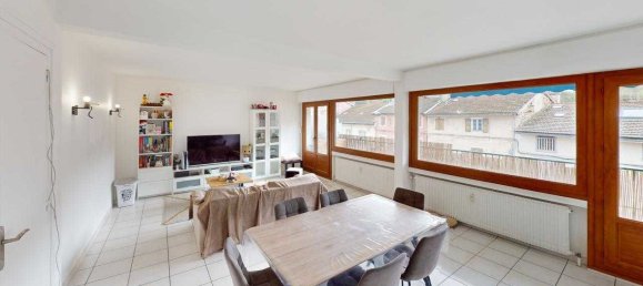 2 bedrooms Apartment in Bourgoin-Jallieu, France No. 198886 2