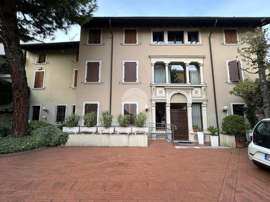 4غرفة شقة في Desenzano del Garda, Italy رقم 156894