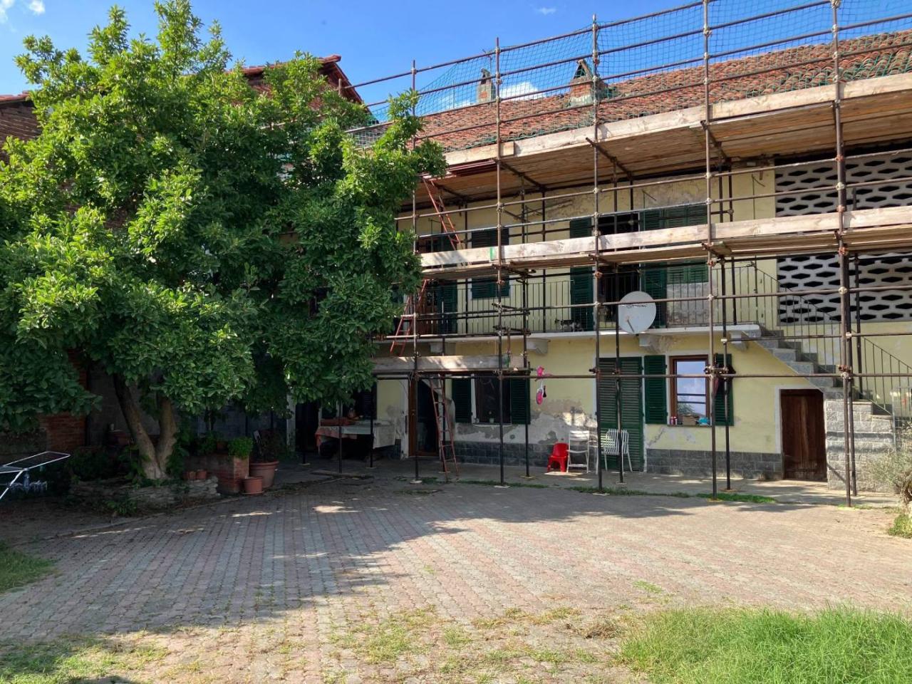 6 rooms House in Castellamonte, Italy No. 29399