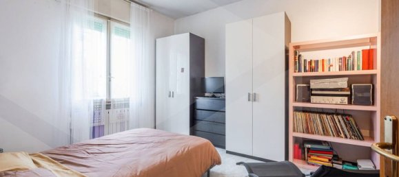3-salle Appartement à Bologna, Italy No. 28951 20