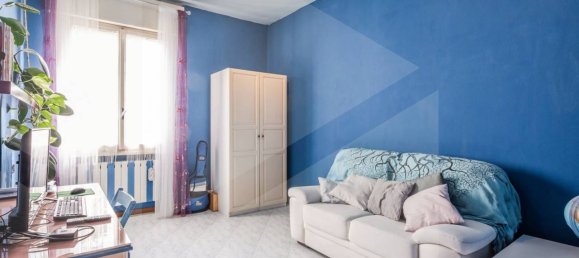 3-salle Appartement à Bologna, Italy No. 28951 12