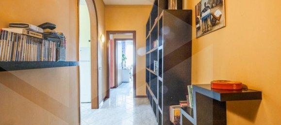 3-salle Appartement à Bologna, Italy No. 28951 3