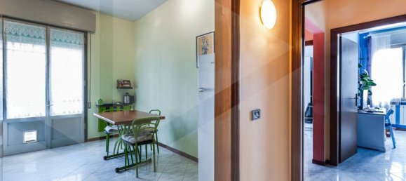 3-salle Appartement à Bologna, Italy No. 28951 4
