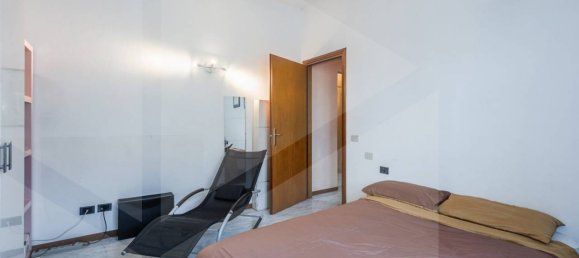 3-salle Appartement à Bologna, Italy No. 28951 22