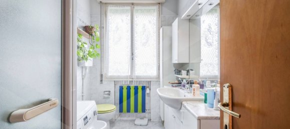 3-salle Appartement à Bologna, Italy No. 28951 18