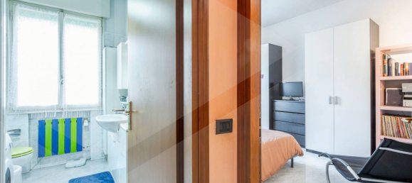 3-salle Appartement à Bologna, Italy No. 28951 17