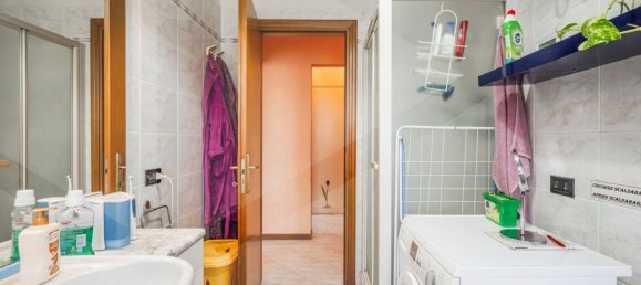 3-salle Appartement à Bologna, Italy No. 28951 19