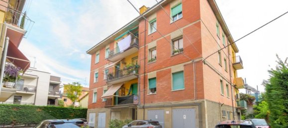 3-salle Appartement à Bologna, Italy No. 28951 28