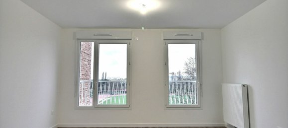 Studio à Colombes, France No. 138649 5