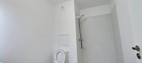 Studio à Colombes, France No. 138649 3