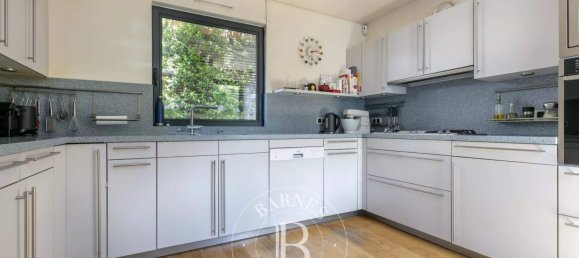 3 غرف نوم منزل في Suresnes, France رقم 111229 7