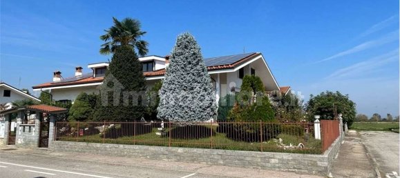 3 bedrooms Villa in Airasca, Italy No. 208809 14