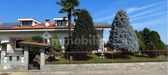 3 bedrooms Villa in Airasca, Italy No. 208809 3
