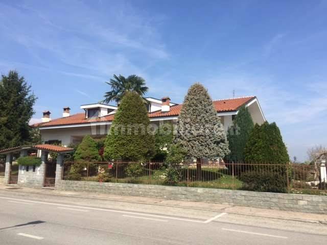 3 bedrooms Villa in Airasca, Italy No. 208809