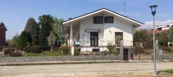 3 bedrooms Villa in Airasca, Italy No. 208809 10