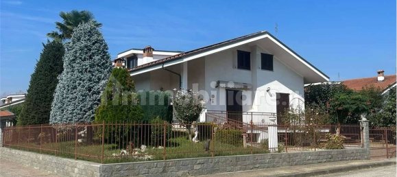 3 bedrooms Villa in Airasca, Italy No. 208809 16